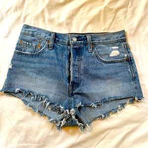 Levi’s denim cutoff shorts size 28